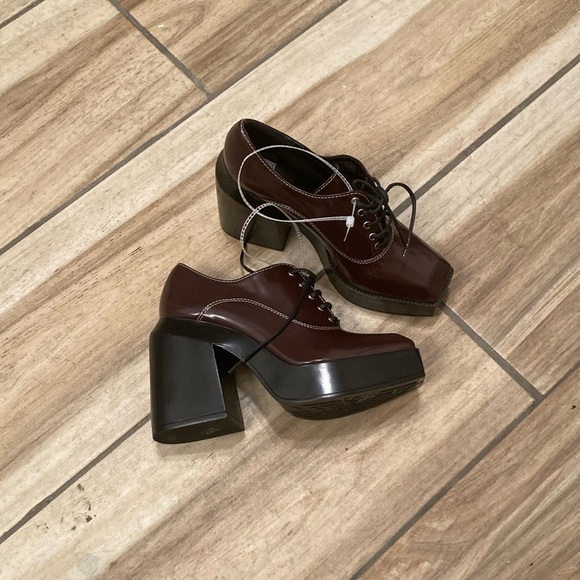 Gianni Bini Women's
Mazzen Oxford - Picture 2 of 8